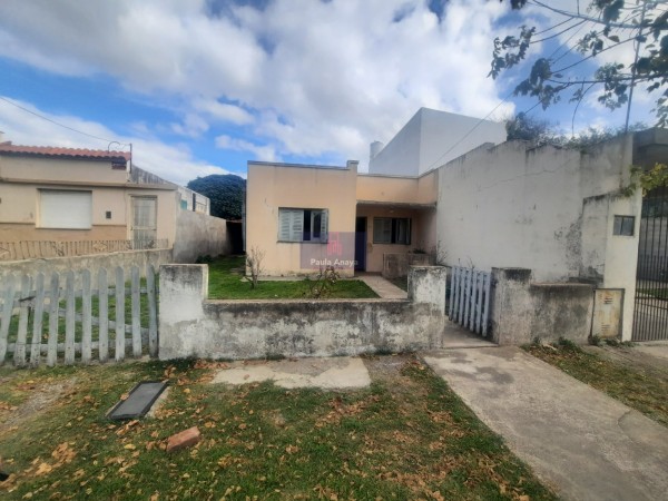 VENTA CASA A RECICLAR EN BARRIO LUJAN