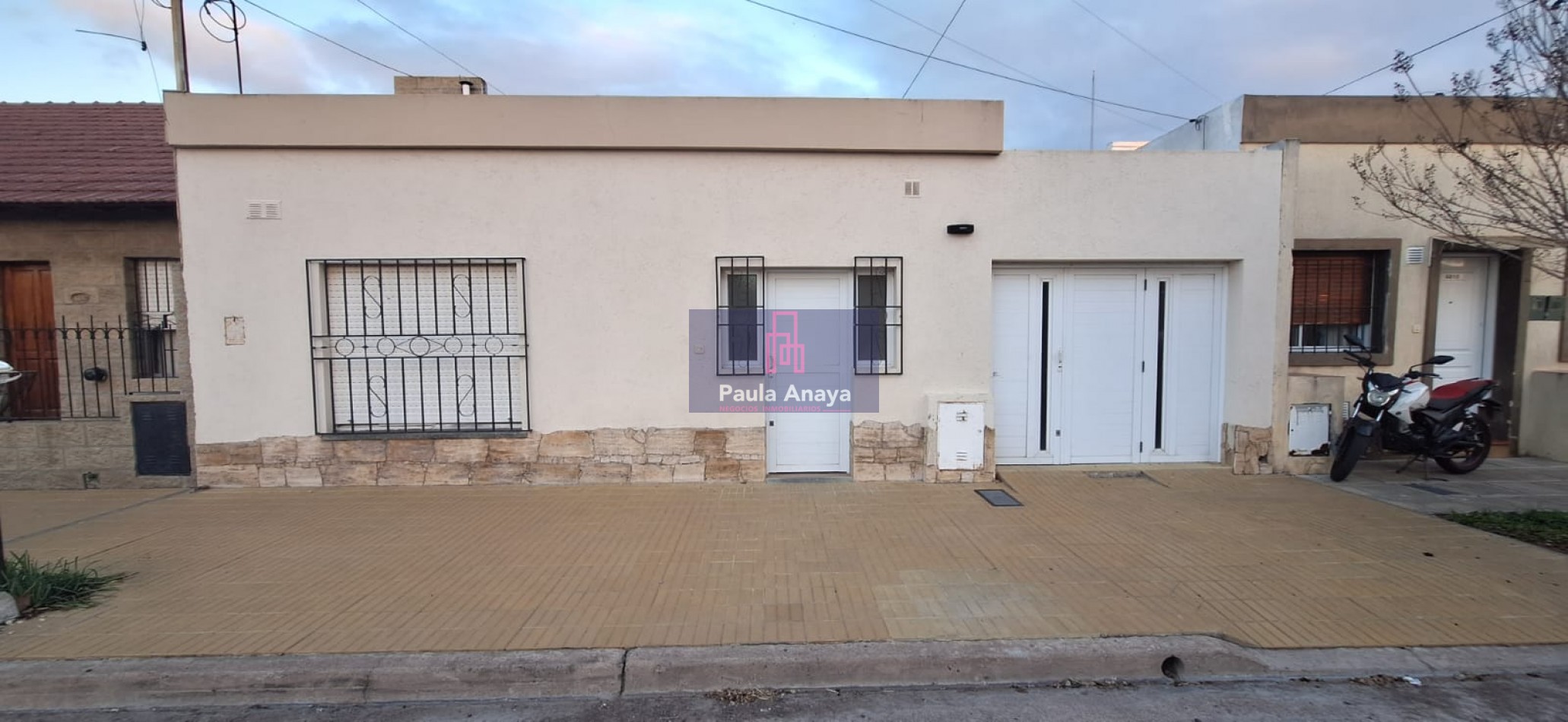 CASA EN VENTA BARRIO ROCA MERLO